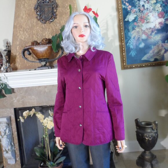 Burberry London Burgundy Quilted Barn Jacket – Size XS - Picture 4 of 16